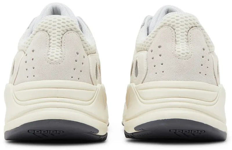 yeezy boost 700 blanche analog
