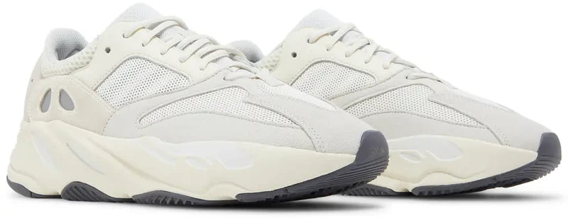 yeezy boost 700 blanche analog
